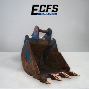 900mm Digging Bucket w/ 80mm Pins – Used – D59