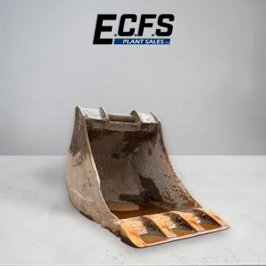 900mm Digging Bucket w/ 80mm Pins – Used – D82